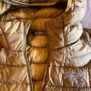 ARC’TERYX Women's RARE gold cerium puffy L